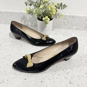Salvatore Ferragamo Vara Bow pumps Black Patent Leather Gold Bow 8.5